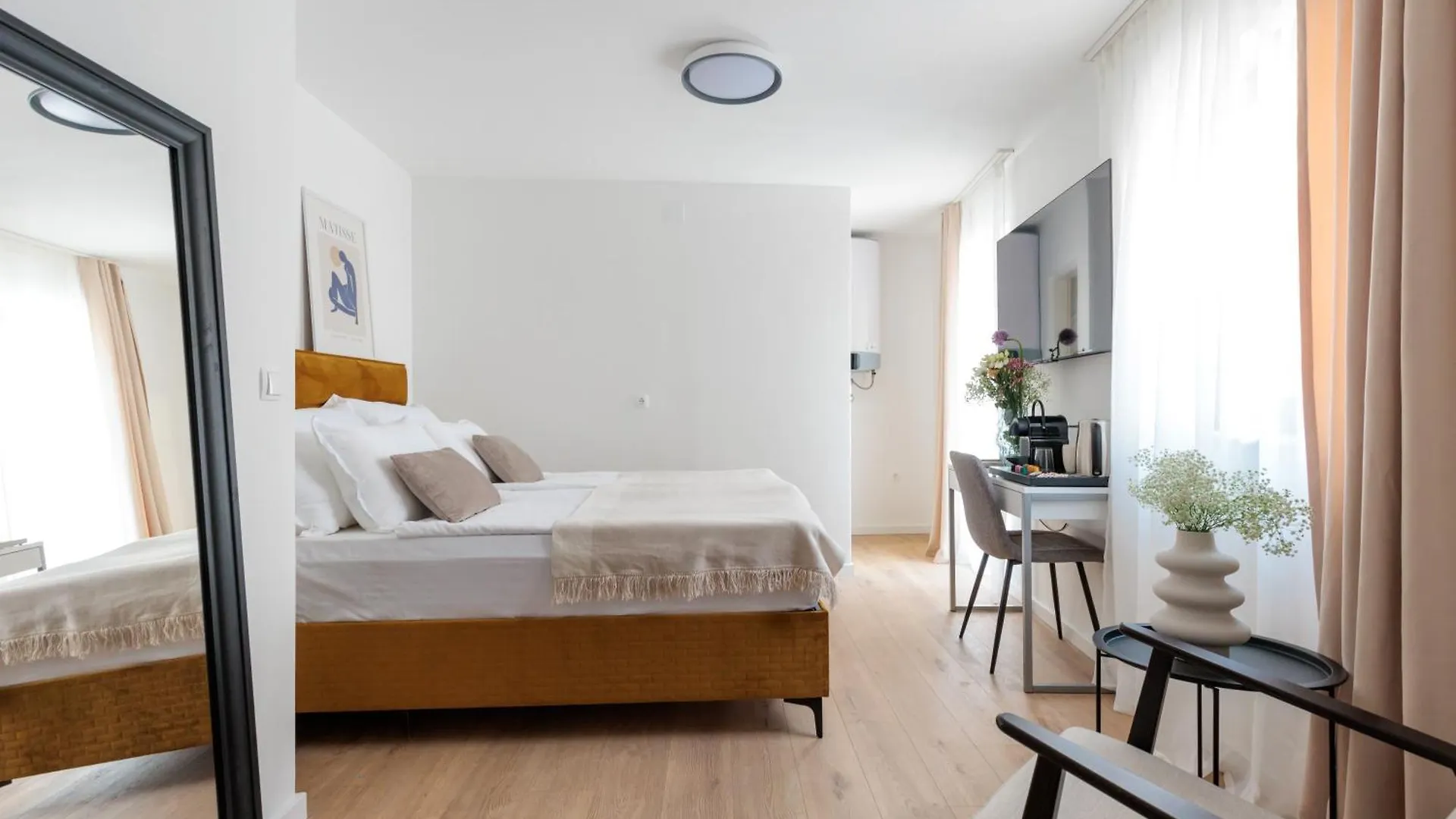 Barbara I - Luxury Rooms With Balcony ザダル ゲストハウス